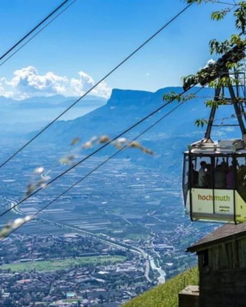 Fare una corsa con la funivia Hochmuth